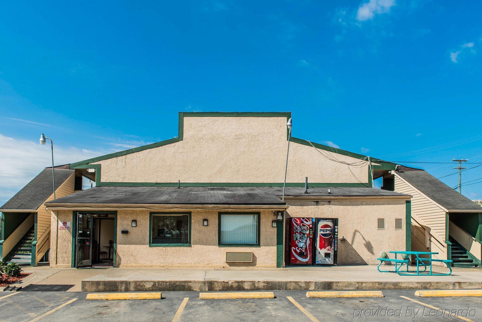 Econo Lodge Waynesburg Exterior photo